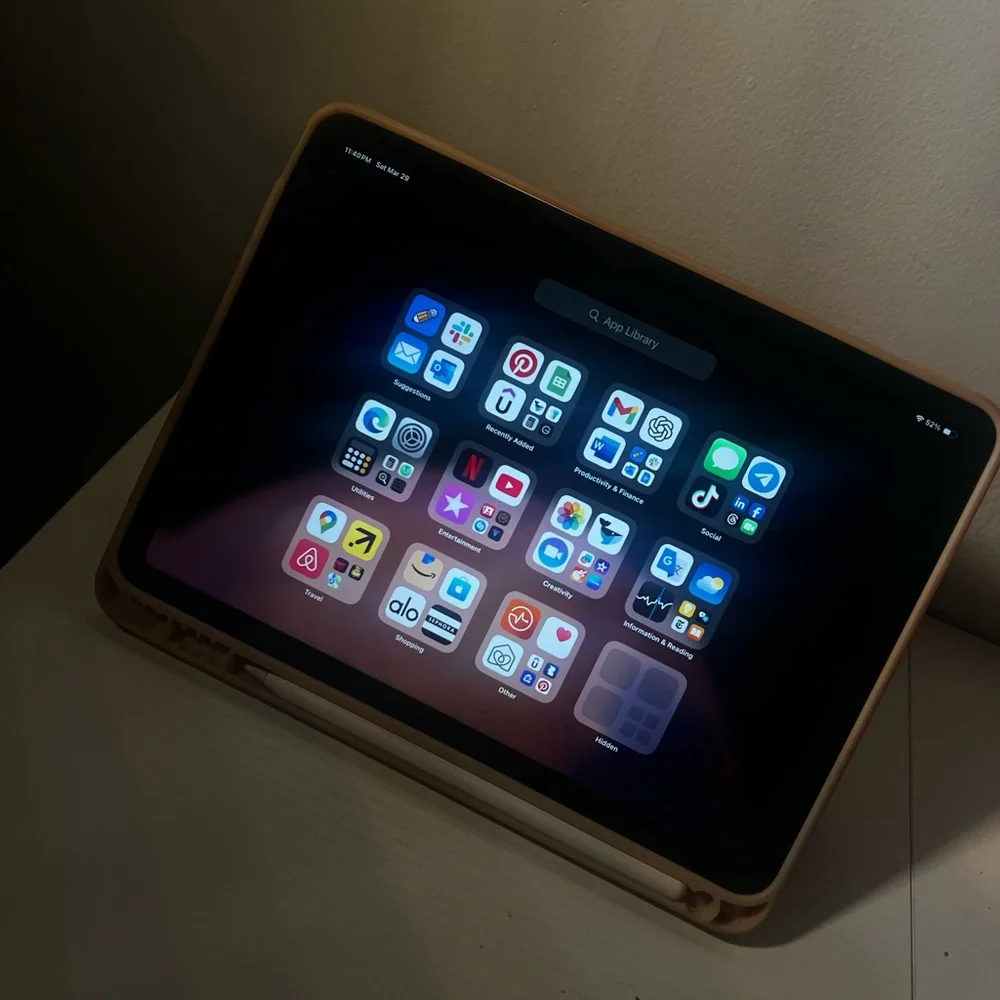 Apple iPad with FREE Apple Pencil